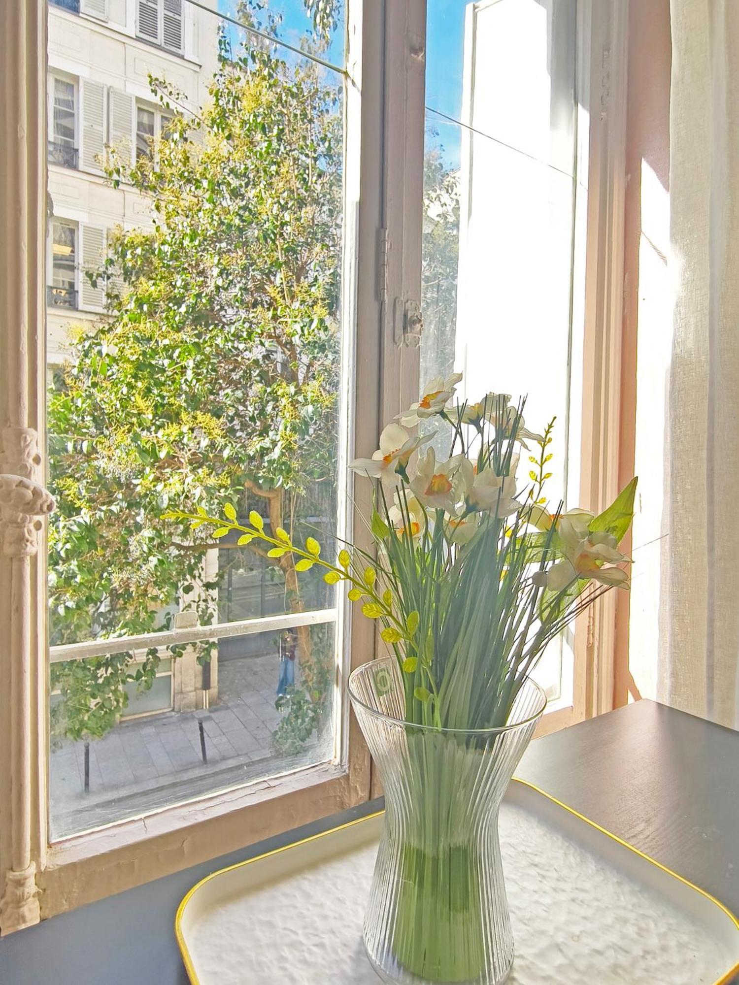 Bright 1br In *